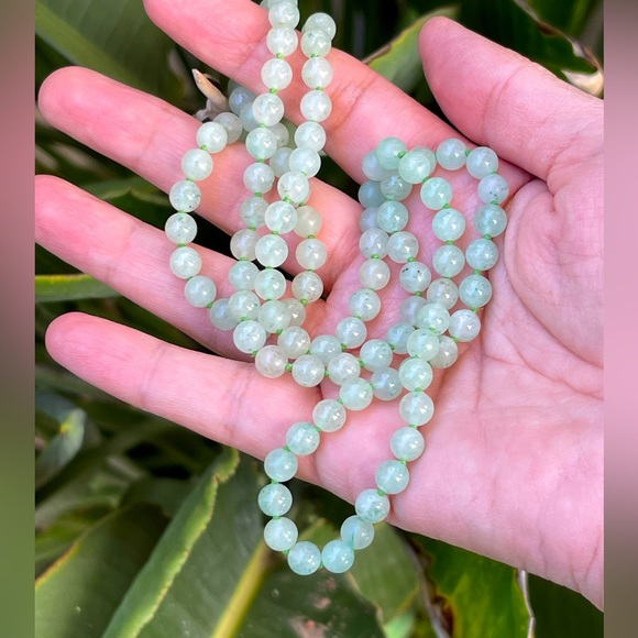 Natural green aventurine 6.5 mm hand knotted bead necklace - Picture 5 of 6